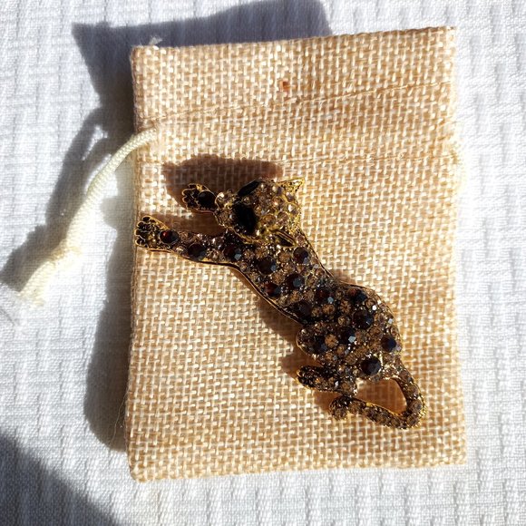 Leopard Rhinestone Pin Broach - Picture 2 of 3